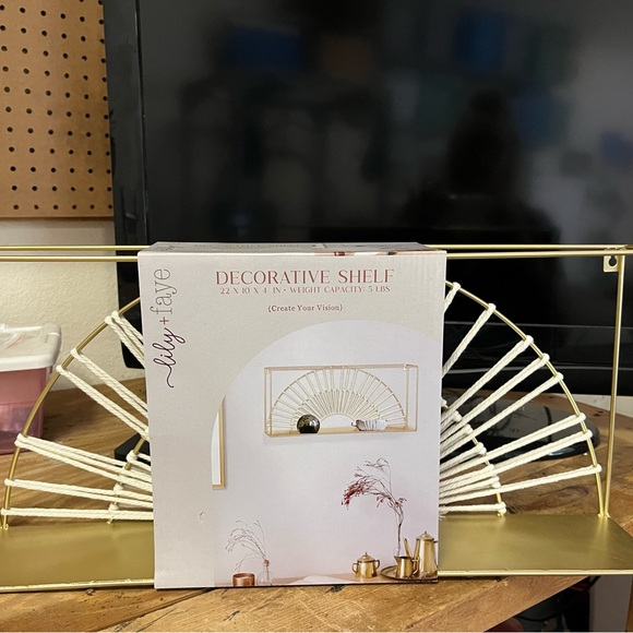 Decerative Wall Shelf - Picture 2 of 7